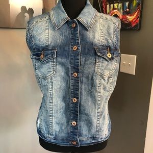 Distressed Denim Vest/Sleeveless Jacket